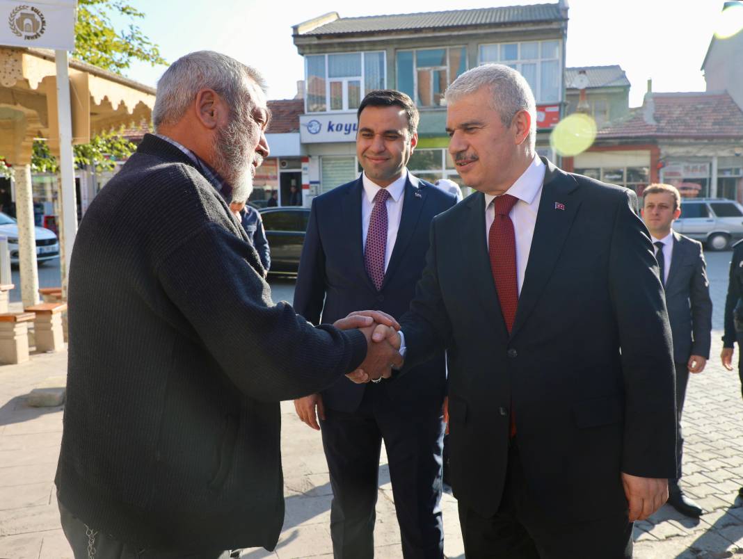 Vali Akın, küreği eline alıp Konya’nın ünlü lezzetini pişirdi 3